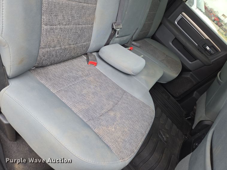 image for item EN8800 2017 Dodge Ram 3500 Crew Cab flatbed pickup truck