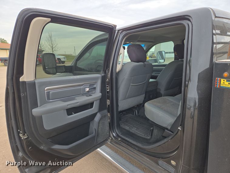 image for item EN8800 2017 Dodge Ram 3500 Crew Cab flatbed pickup truck