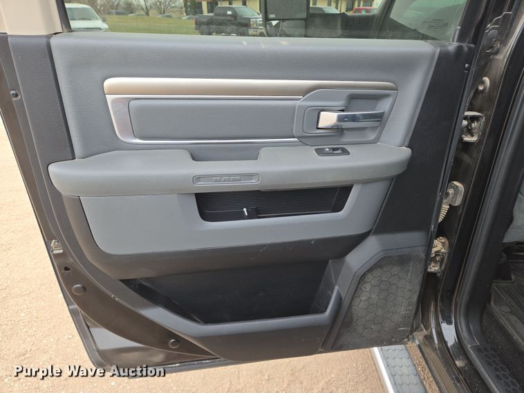 image for item EN8800 2017 Dodge Ram 3500 Crew Cab flatbed pickup truck