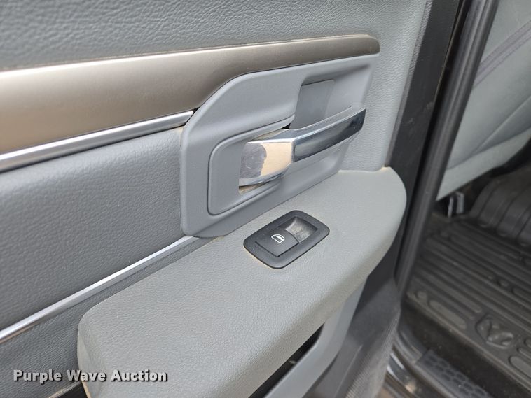 image for item EN8800 2017 Dodge Ram 3500 Crew Cab flatbed pickup truck