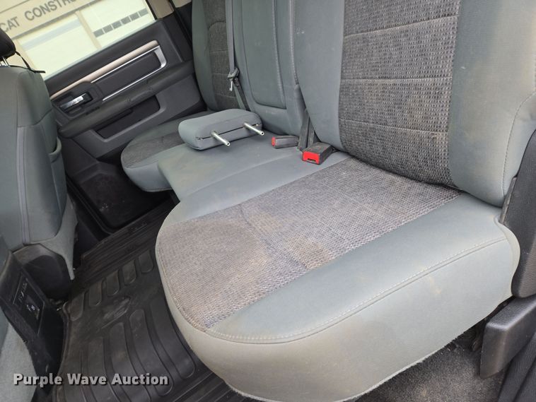 image for item EN8800 2017 Dodge Ram 3500 Crew Cab flatbed pickup truck