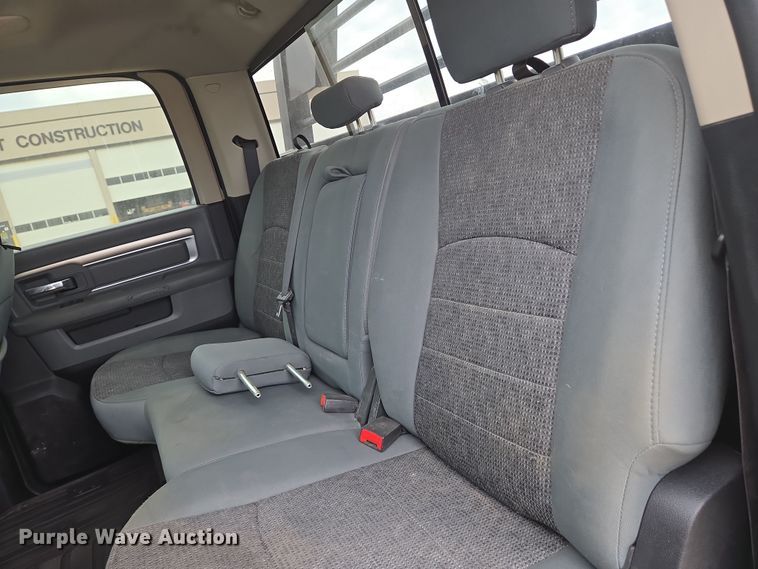 image for item EN8800 2017 Dodge Ram 3500 Crew Cab flatbed pickup truck