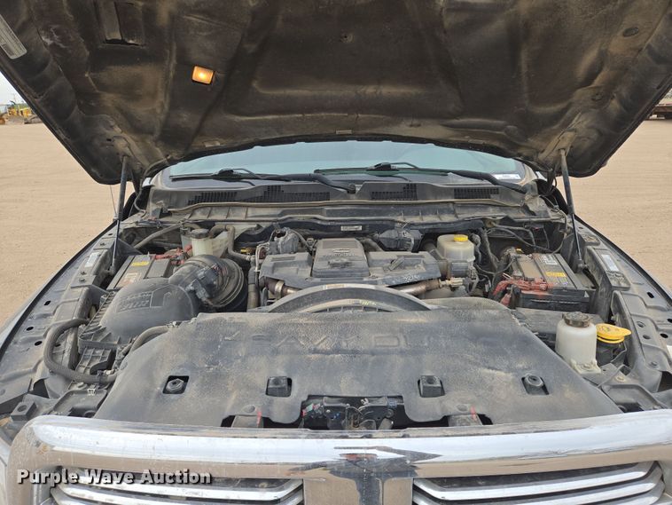 image for item EN8800 2017 Dodge Ram 3500 Crew Cab flatbed pickup truck