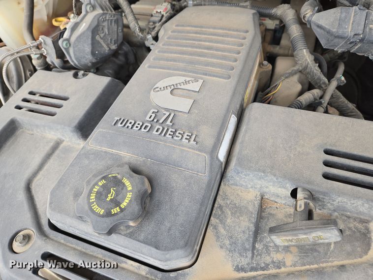 image for item EN8800 2017 Dodge Ram 3500 Crew Cab flatbed pickup truck