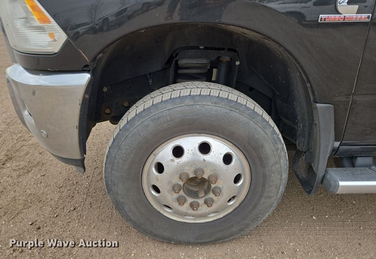 image for item EN8800 2017 Dodge Ram 3500 Crew Cab flatbed pickup truck