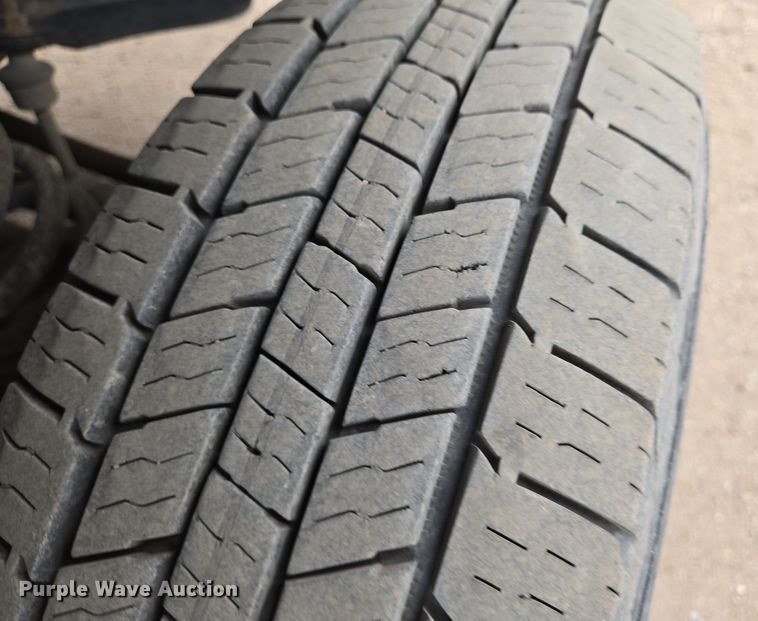 image for item EN8800 2017 Dodge Ram 3500 Crew Cab flatbed pickup truck