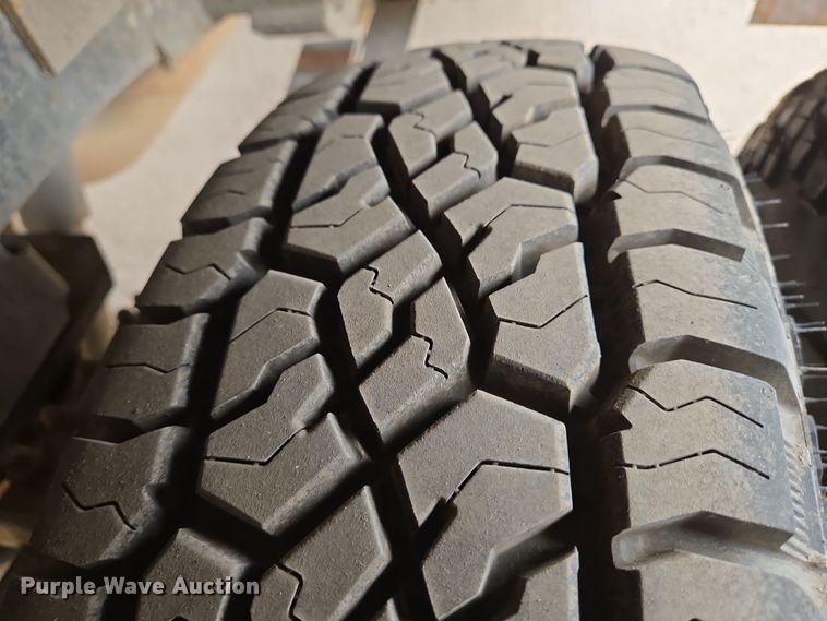 image for item EN8800 2017 Dodge Ram 3500 Crew Cab flatbed pickup truck