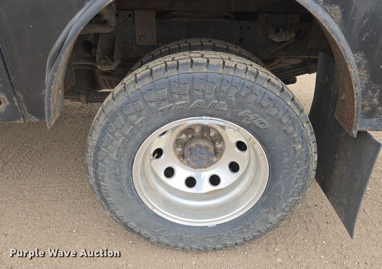 image for item EN8800 2017 Dodge Ram 3500 Crew Cab flatbed pickup truck