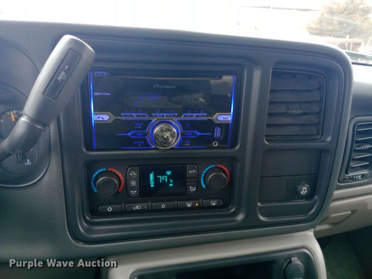 image for item EO0567 2006 Chevrolet Avalanche  Crew Cab pickup truck