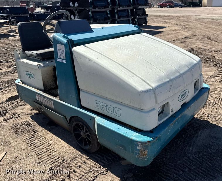 image for item EQ1143 Tennant 6600 sweeper