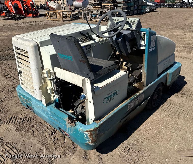 image for item EQ1143 Tennant 6600 sweeper