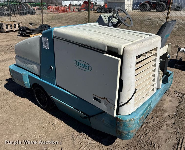 image for item EQ1143 Tennant 6600 sweeper