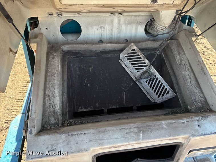 image for item EQ1143 Tennant 6600 sweeper