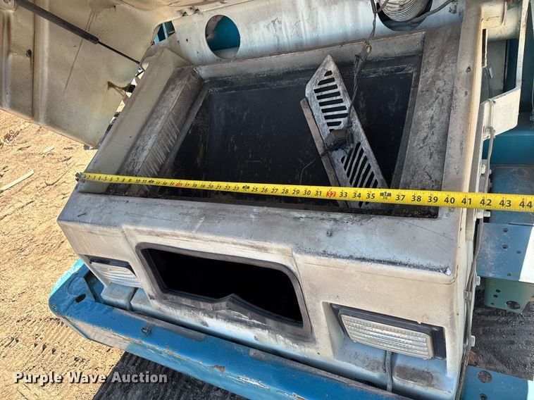 image for item EQ1143 Tennant 6600 sweeper