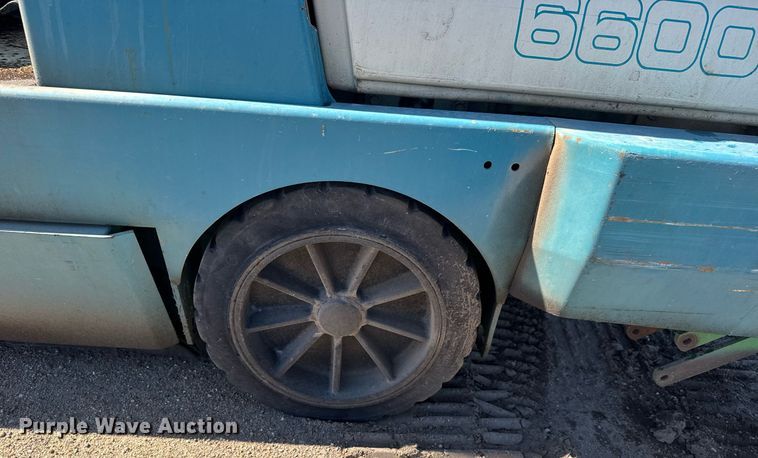 image for item EQ1143 Tennant 6600 sweeper