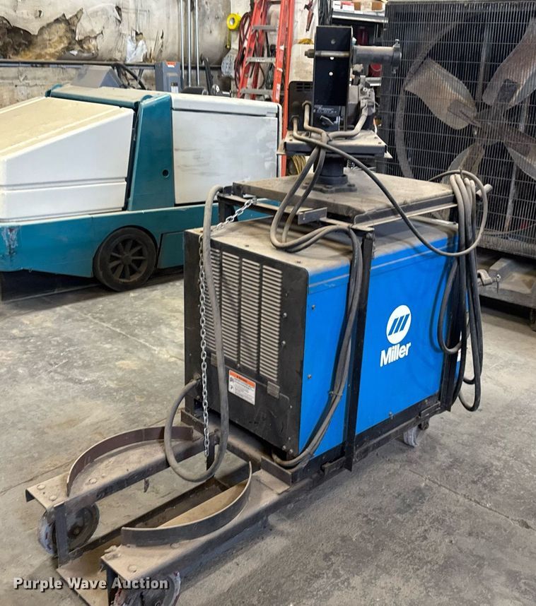 image for item EQ1164 Miller Deltaweld 452 welder