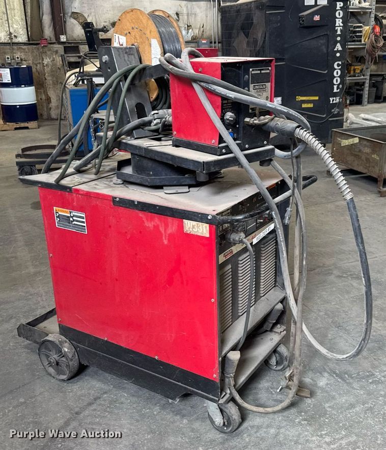 image for item EQ1166 Lincoln Electric CV-400 welder