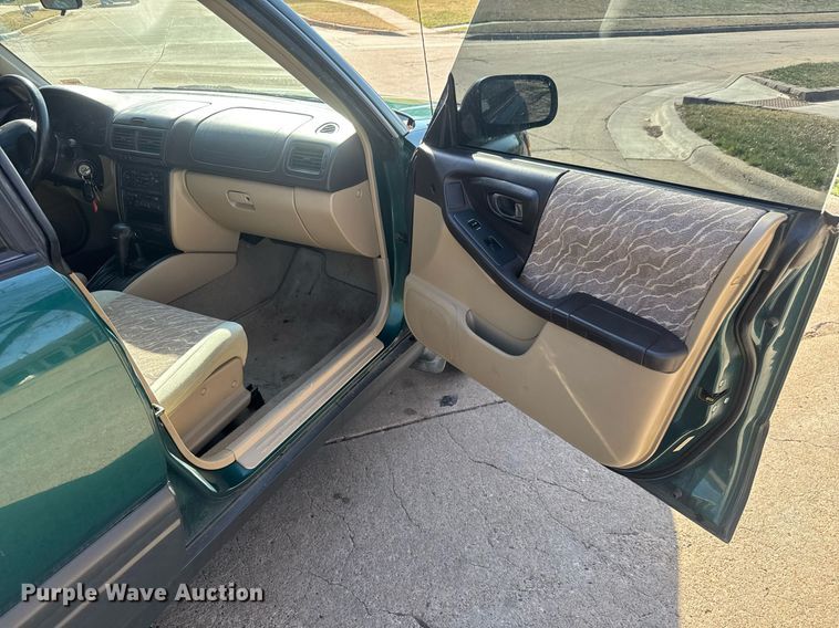 image for item EQ1208 1998 Subaru Forester L SUV