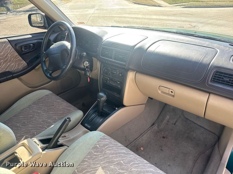 image for item EQ1208 1998 Subaru Forester L SUV