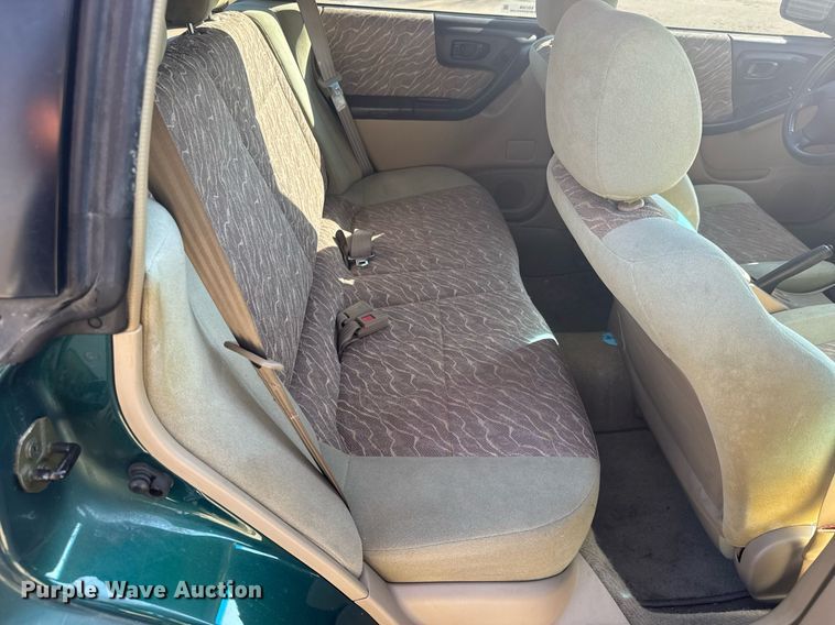image for item EQ1208 1998 Subaru Forester L SUV