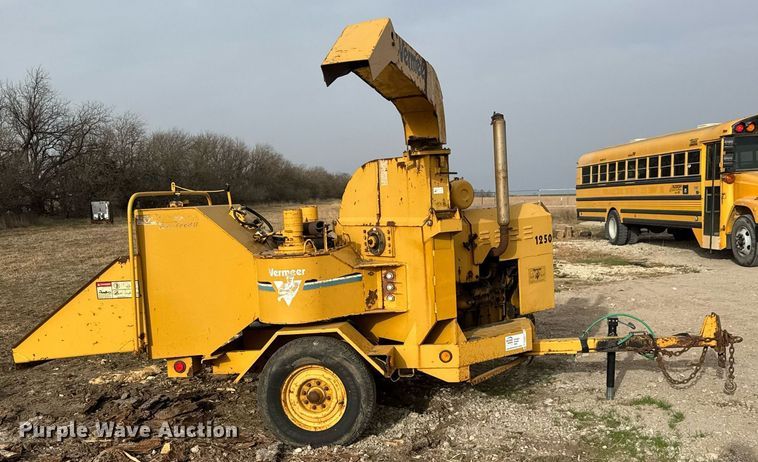 image for item EQ1210 1996 Vermeer 1250BC wood chipper