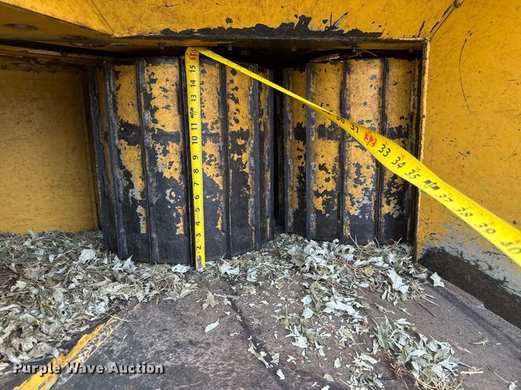 image for item EQ1210 1996 Vermeer 1250BC wood chipper