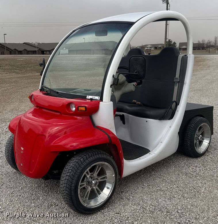 image for item EQ1221 2001 GEM E2 golf cart