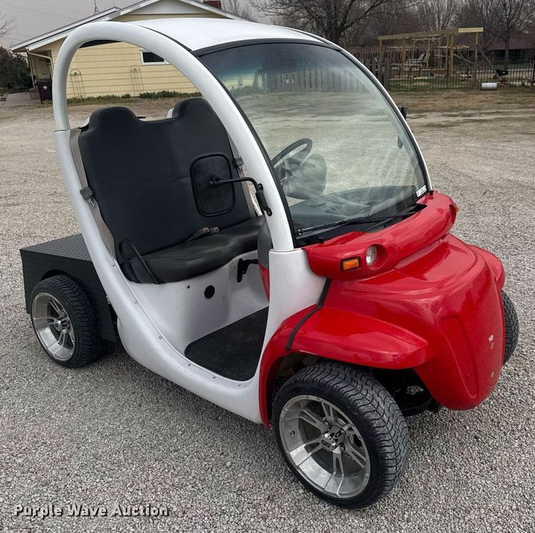 image for item EQ1221 2001 GEM E2 golf cart