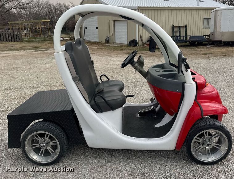 image for item EQ1221 2001 GEM E2 golf cart