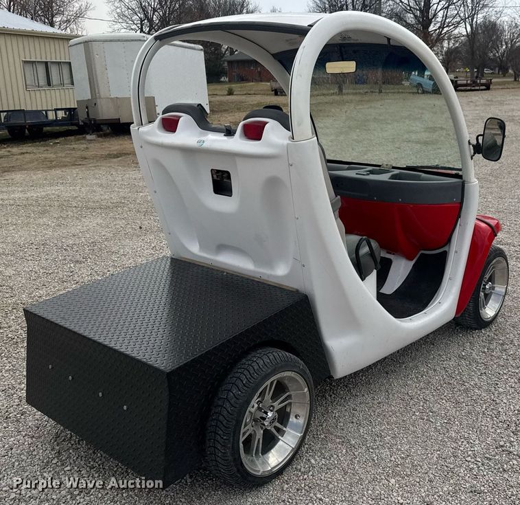 image for item EQ1221 2001 GEM E2 golf cart