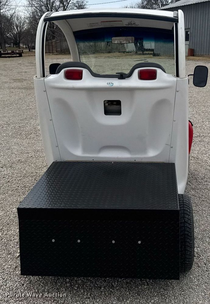 image for item EQ1221 2001 GEM E2 golf cart