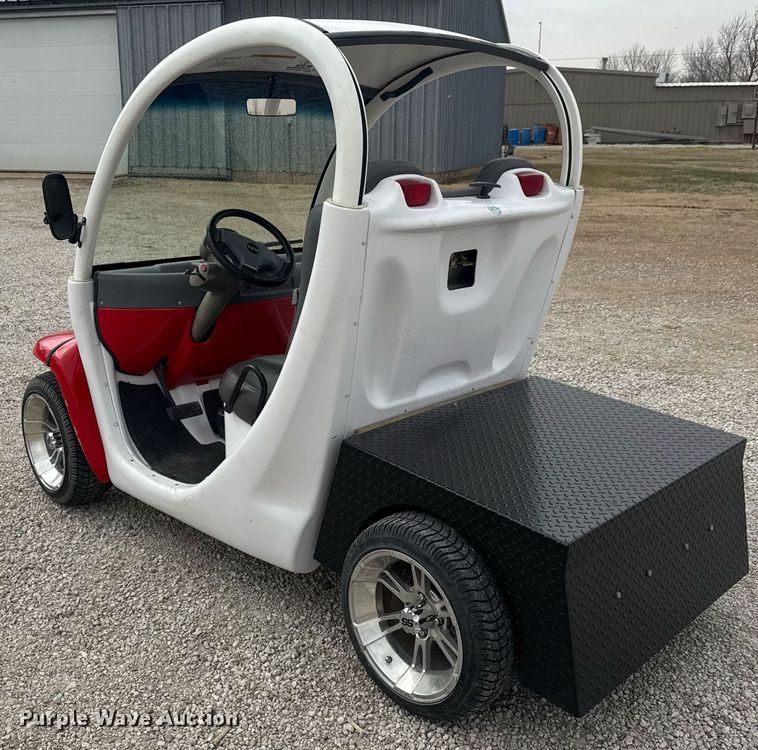 image for item EQ1221 2001 GEM E2 golf cart