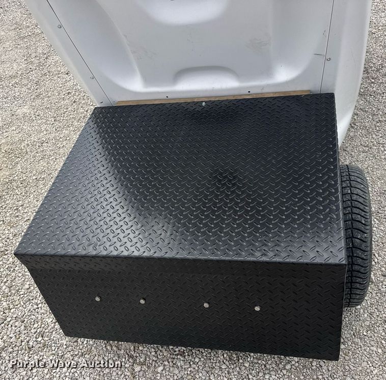 image for item EQ1221 2001 GEM E2 golf cart