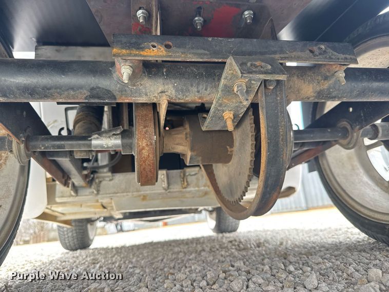 image for item EQ1221 2001 GEM E2 golf cart