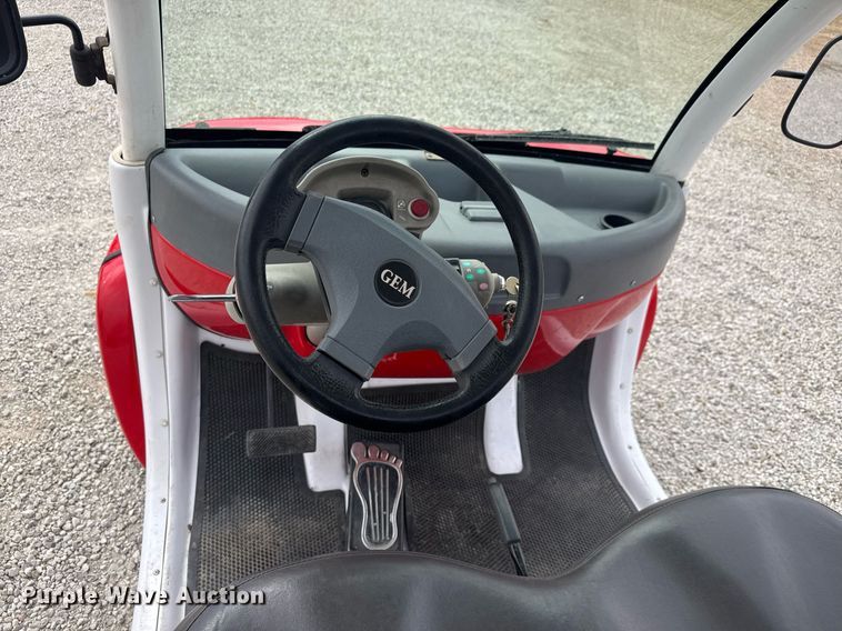 image for item EQ1221 2001 GEM E2 golf cart