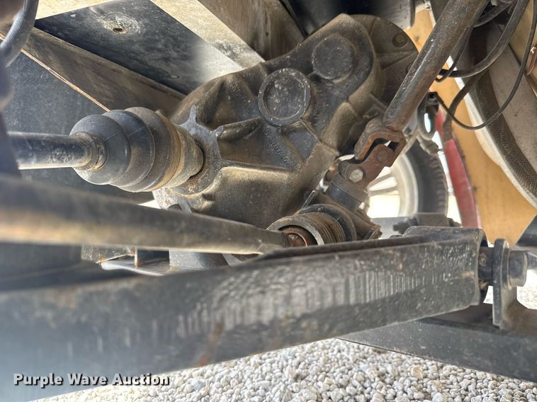 image for item EQ1221 2001 GEM E2 golf cart