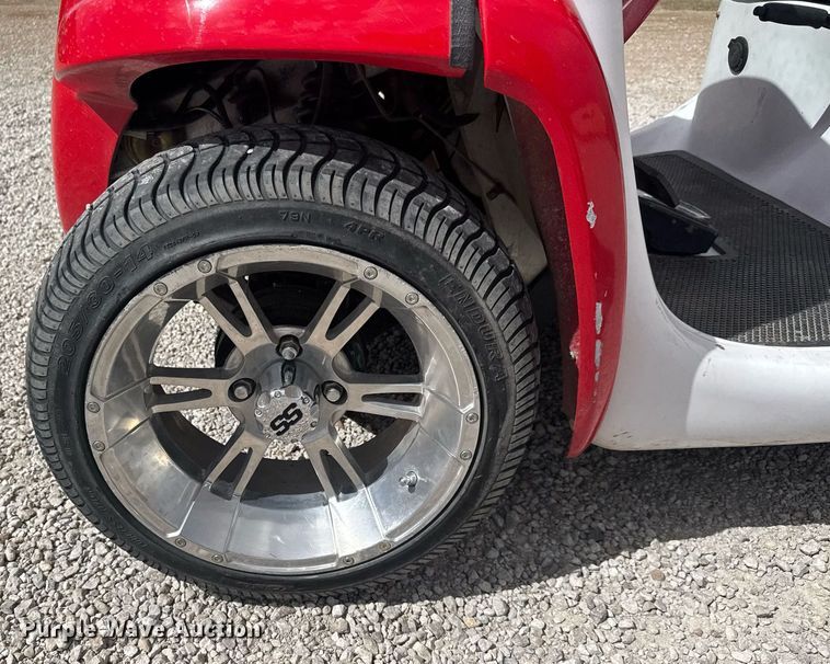 image for item EQ1221 2001 GEM E2 golf cart