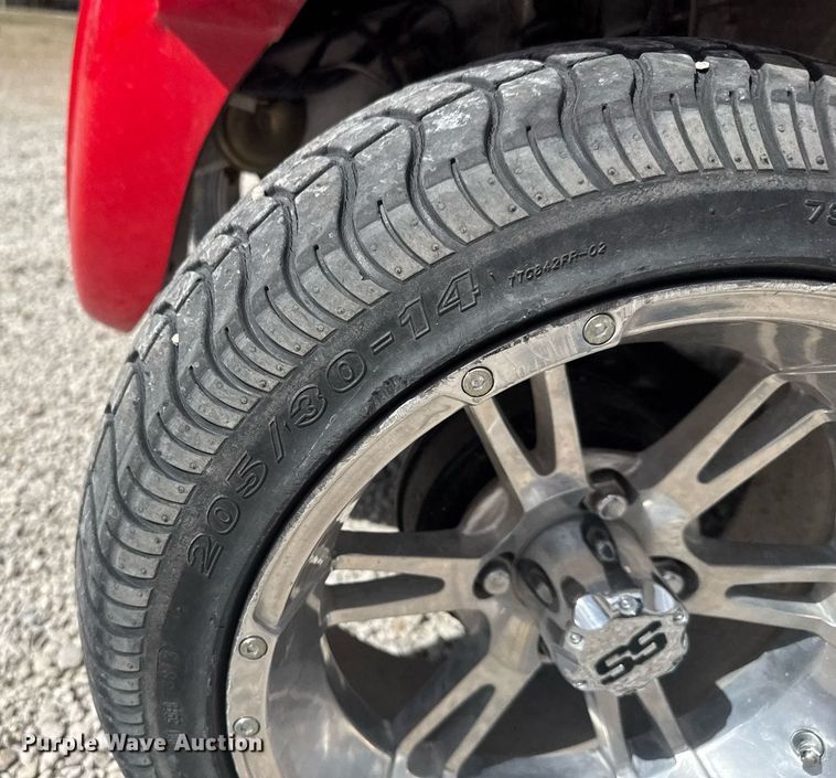 image for item EQ1221 2001 GEM E2 golf cart