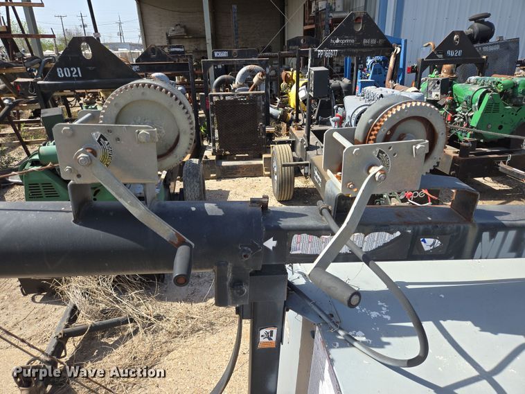 image for item EQ2580 2011 Magnum MLT3060M light plant