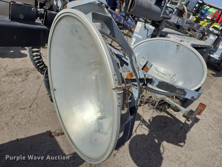 image for item EQ2580 2011 Magnum MLT3060M light plant