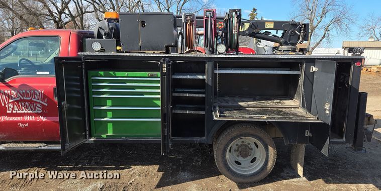 image for item EQ6716 2003 Ford F450 Super Duty  utility / service truck