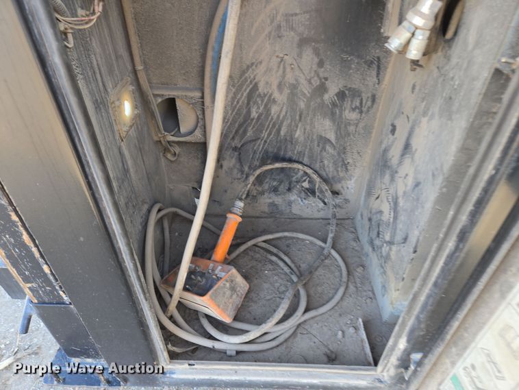 image for item EQ6716 2003 Ford F450 Super Duty  utility / service truck