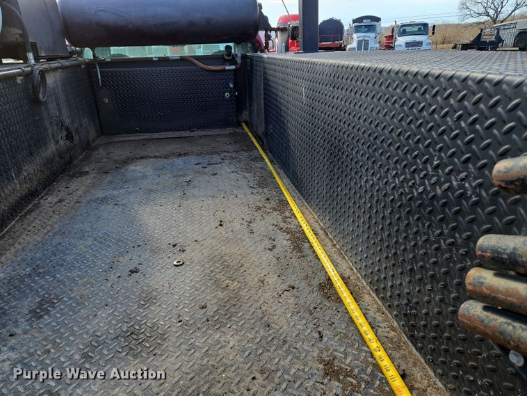 image for item EQ6716 2003 Ford F450 Super Duty  utility / service truck