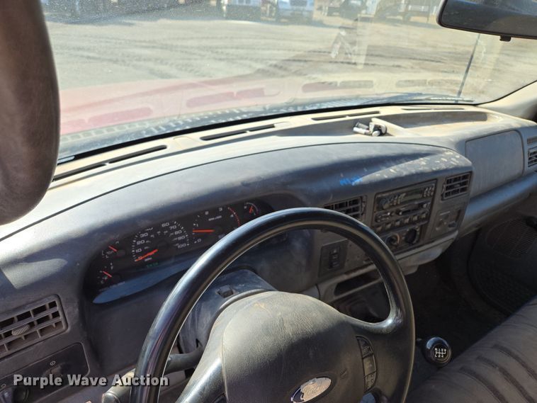 image for item EQ6716 2003 Ford F450 Super Duty  utility / service truck