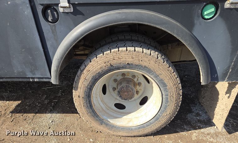 image for item EQ6716 2003 Ford F450 Super Duty  utility / service truck