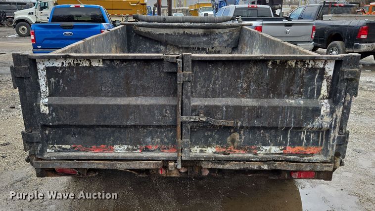 image for item EQ6780 2006 PJ Trailer dump trailer