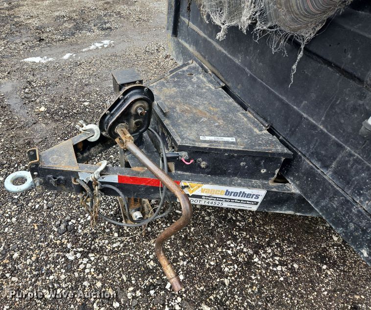 image for item EQ6780 2006 PJ Trailer dump trailer
