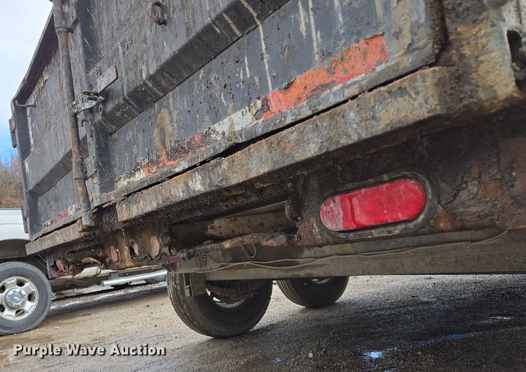 image for item EQ6780 2006 PJ Trailer dump trailer