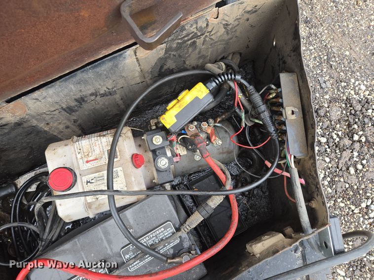 image for item EQ6780 2006 PJ Trailer dump trailer