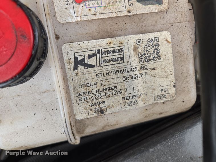 image for item EQ6780 2006 PJ Trailer dump trailer